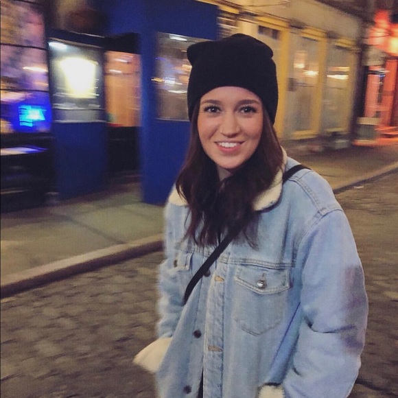 Meet Your Posher, Sierra - Picture 1 of 1